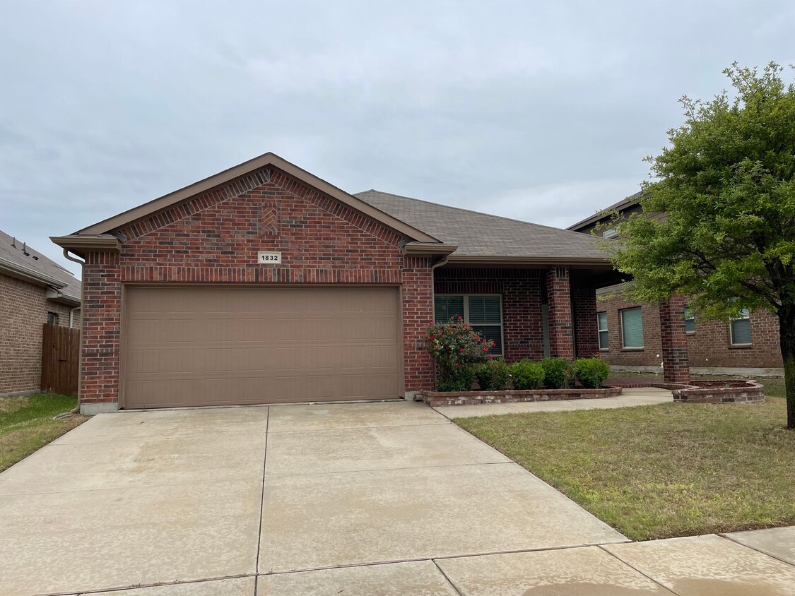 Primary Photo - 4/2/2 HOUSE-EMSISD Move in ready! Pet frie...