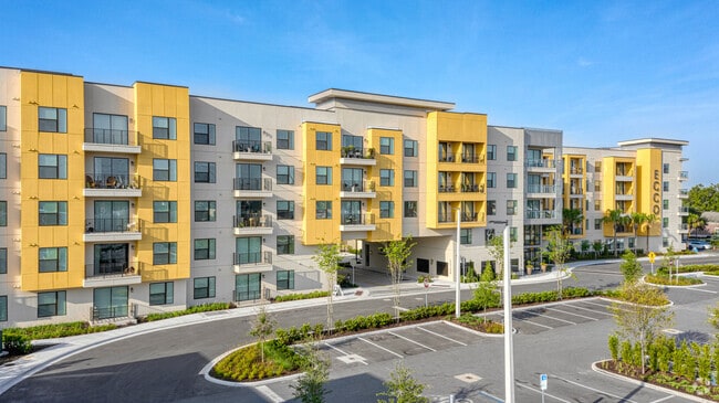 Building Photo - Hadlow at SoDo