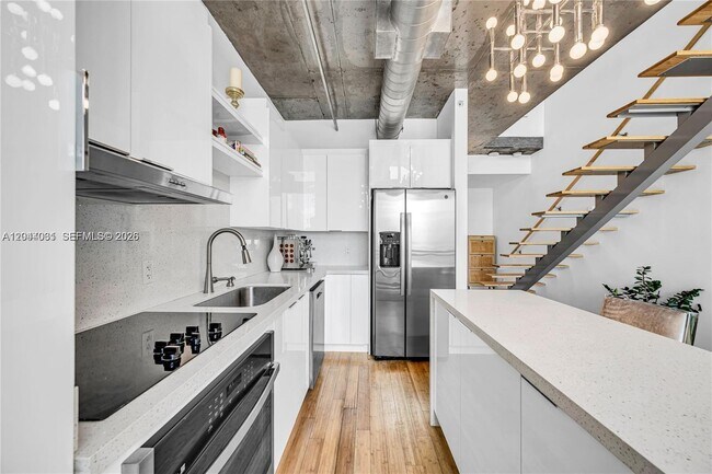 Building Photo - 690 SW 1st Ct
