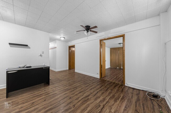 Foto del edificio - Large Skokie Basement Apartment with Free ...