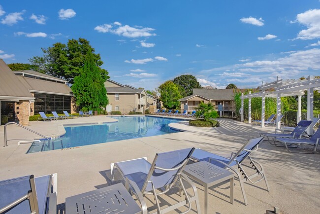 Piscina - Arbors at Brookfield Apartments
