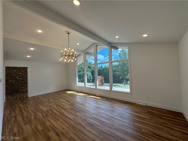 Building Photo - 24500 Albert Ln