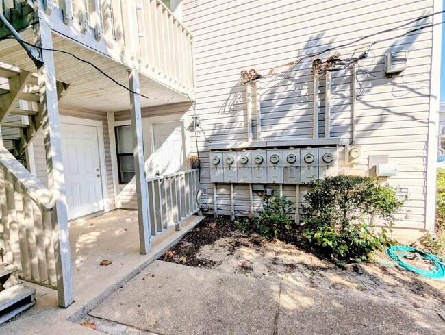 Building Photo - 3202 Redwood Ln