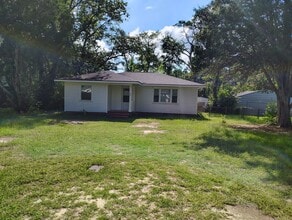 Building Photo - 804 Poplar Dr