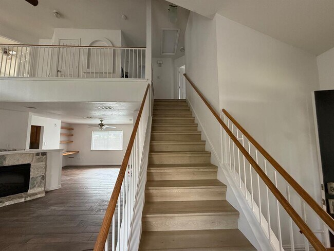 Foto del edificio - 525 Grey Feather Ct