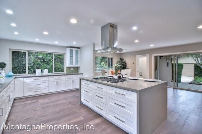 Foto del edificio - 4 br, 2.5 bath House - 16200 W Ellenwood Ave