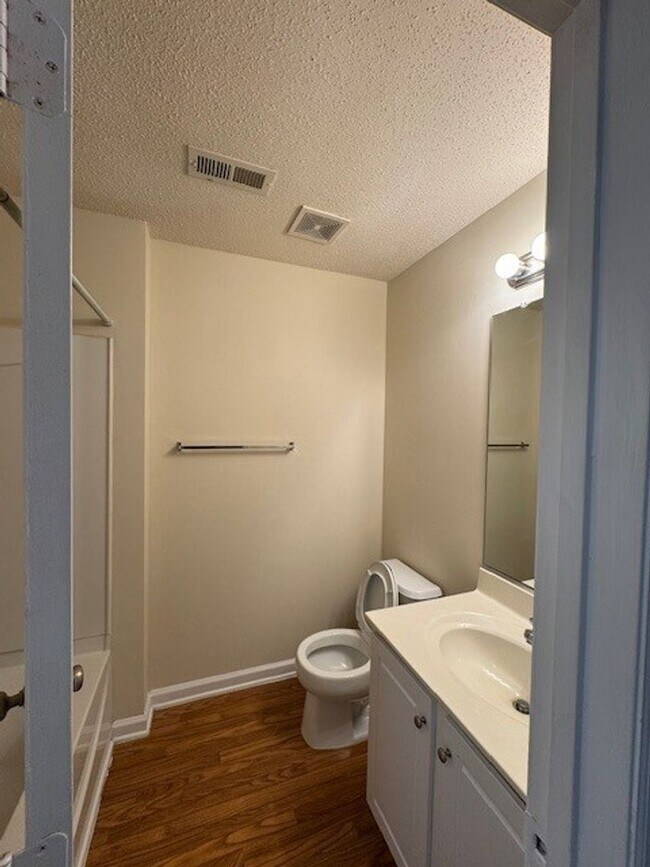Foto del edificio - 1620 Cherry Blossom Ln