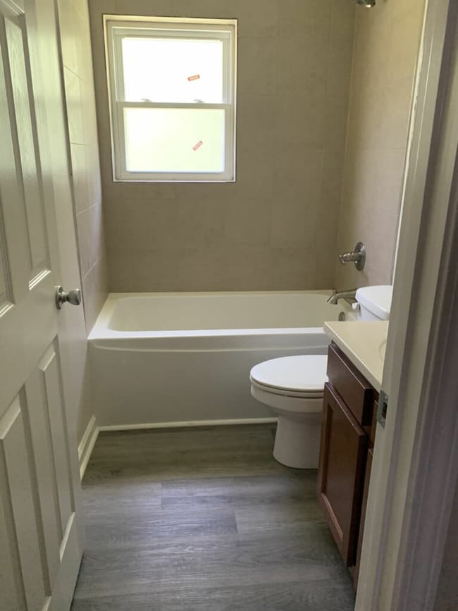 Building Photo - 9333 LaGrange Rd