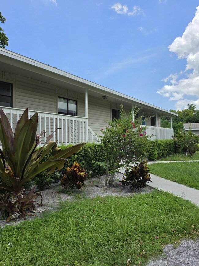 Building Photo - 2455 Thomasson Dr