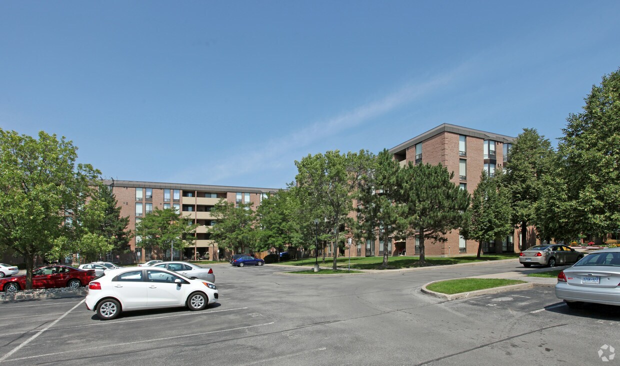 Village at the Pines Apartments 1525 Diefenbaker Ct Pickering, ON