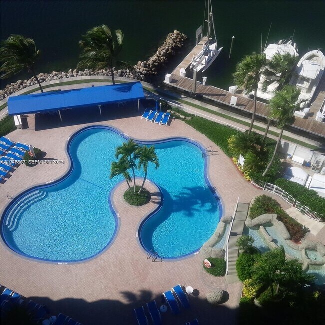 Foto del edificio - 3530 Mystic Pointe Dr