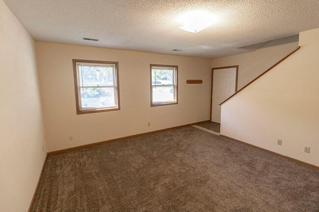 Building Photo - 1304 Millbrook Ct