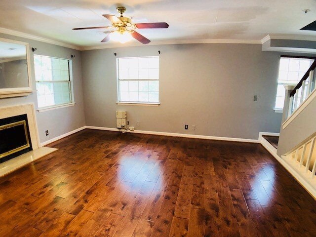Building Photo - Beautiful upgraded 2-story condo. Walk to ...