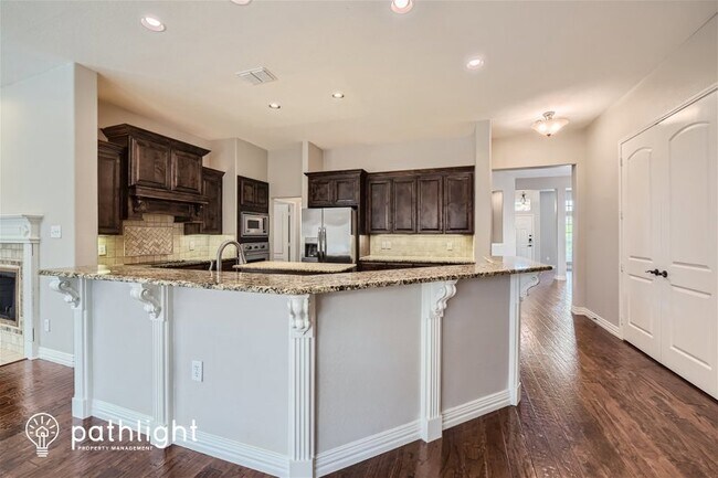 Foto del edificio - 2208 Knob Hill Dr