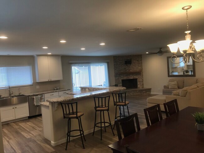 Building Photo - 1391 Via Christina