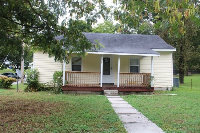 Building Photo - 516 Winstead St N