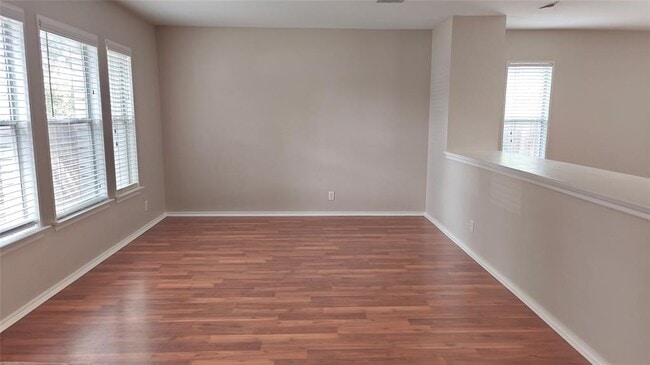 Building Photo - 909 Lodosa Dr