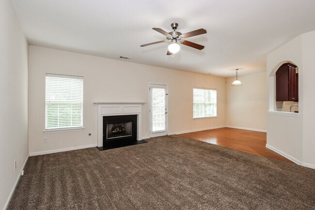 Building Photo - 4740 Hopewell Manor Dr