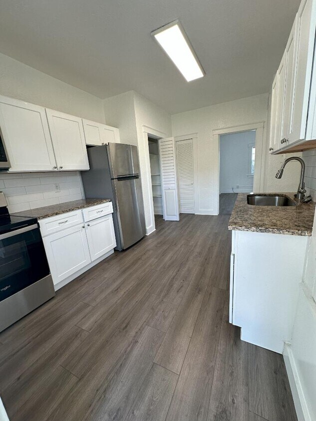 Foto principal - 215 S Seacrest Blvd