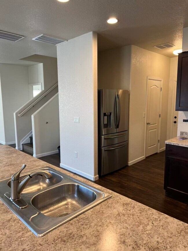 Foto del edificio - 1229 Bistre St