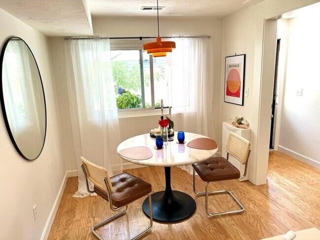 Foto del edificio - 32 Elderwood Dr