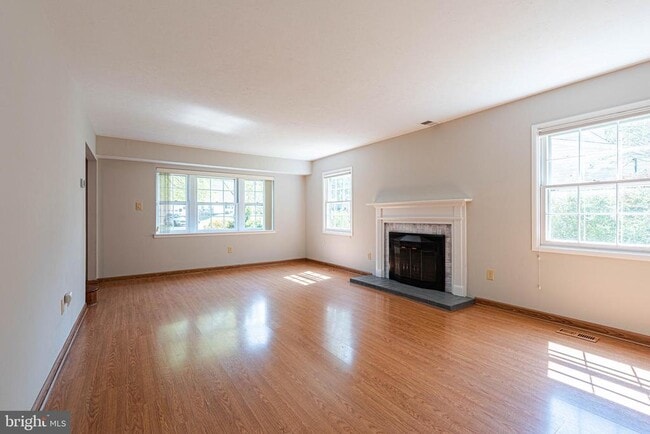 Foto del edificio - 13145 Madonna Ln