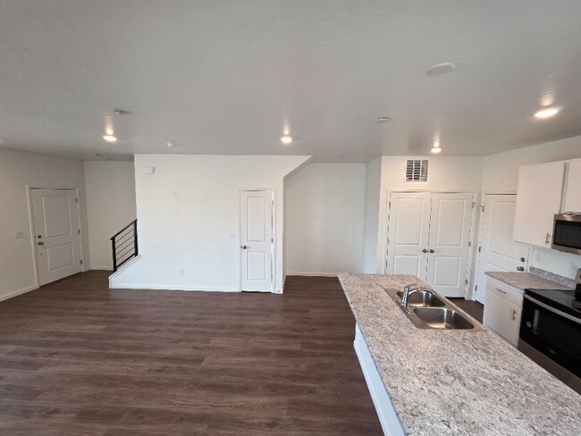 Building Photo - 37 N Veranda Ct