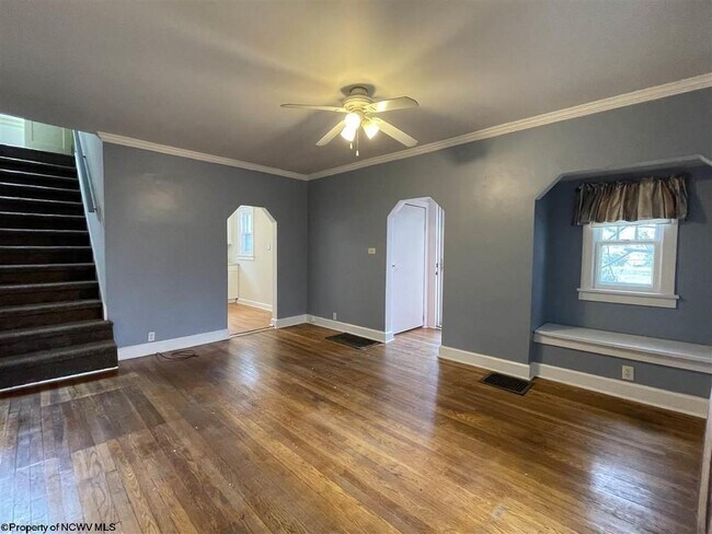 Building Photo - 1016 E Brookside Dr