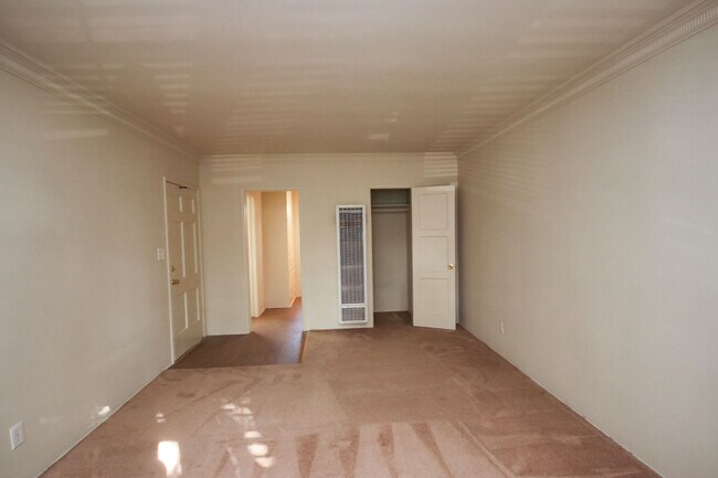 Building Photo - 748 S Golden West Ave