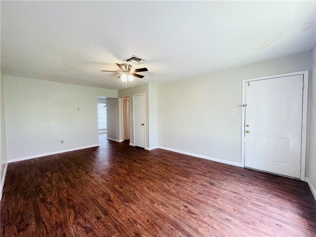 Building Photo - 3601 Crestbrook Ct
