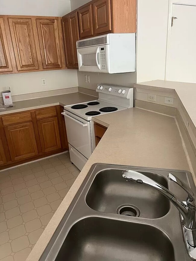 Foto del edificio - 9810 Campus Walk Ln