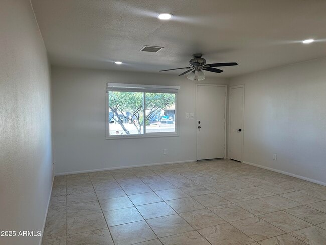 Building Photo - 4109 E Winchcomb Dr