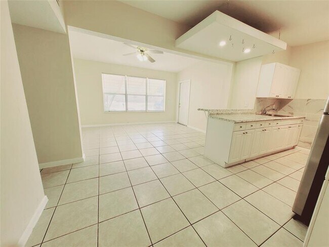 Foto del edificio - 1411 NE 40th St