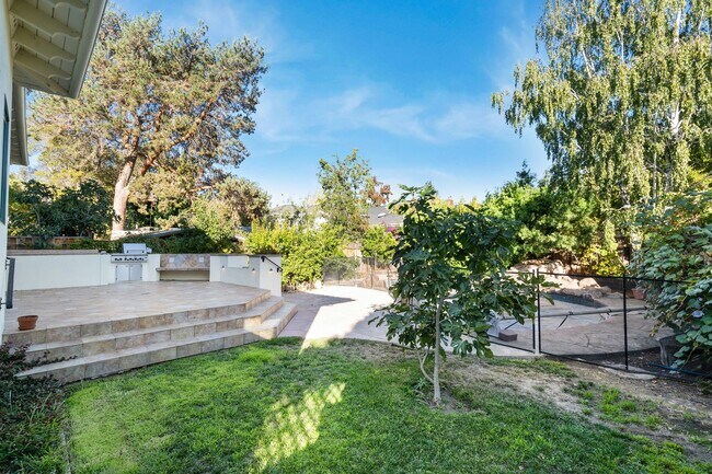 Building Photo - Gorgeous Home - Great Location!