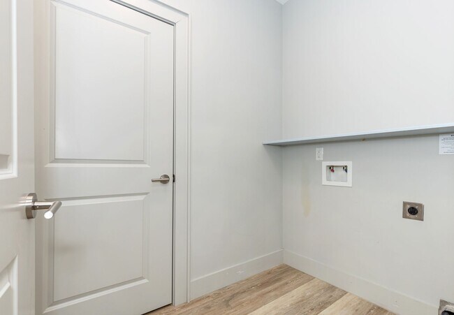 Building Photo - Waterfront Condo for Rent