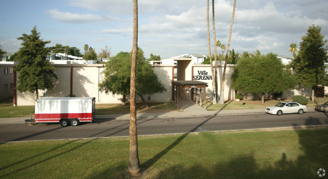 Building Photo - Villa Serena