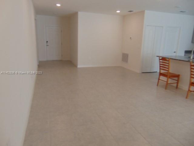 Building Photo - 223 SE Sims Cir