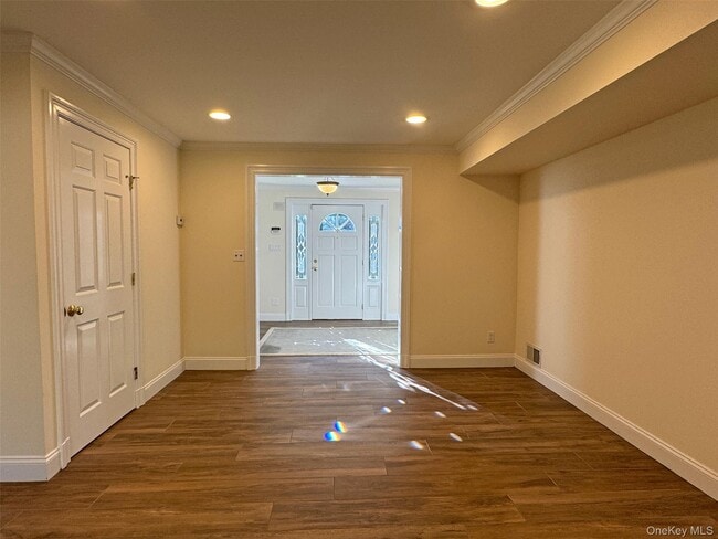 Building Photo - 11 Country Ridge Dr