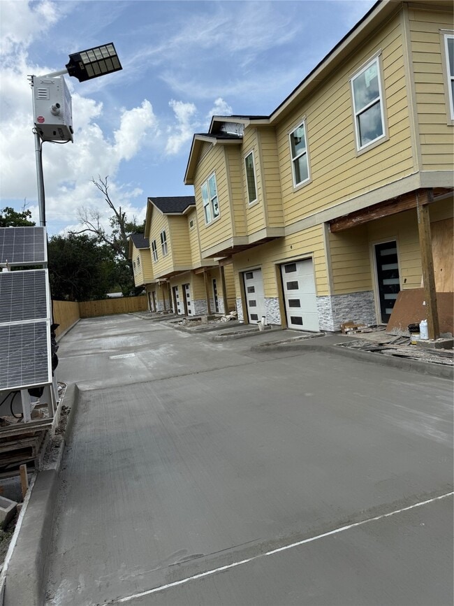 Building Photo - 3535 Alderfer St