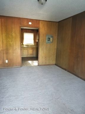 Building Photo - 1403 E Commerce Ave