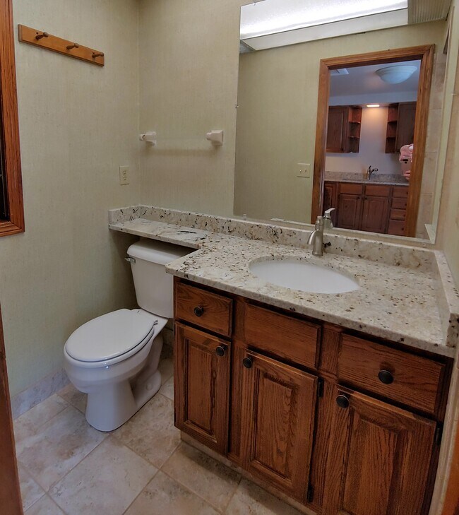 Baño - N50 W5616 Portland Rd