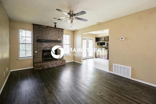 Building Photo - 4 Bedroom Pet-Friendly Home in Oklahoma City, OK with Main Street Renewal