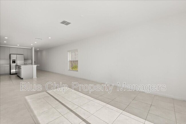 Building Photo - 1725 White Water Ct