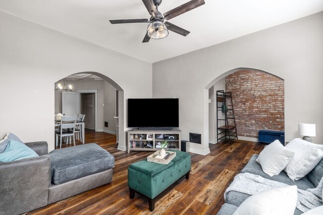 Building Photo - Beautiful home with fenced in yard and covered rear deck in Southwest Garden JANUARY IS FREE