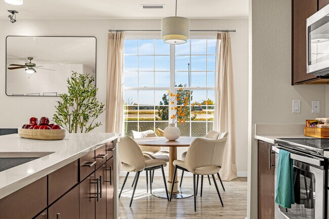 Foto del edificio - 9227 Rolling Way