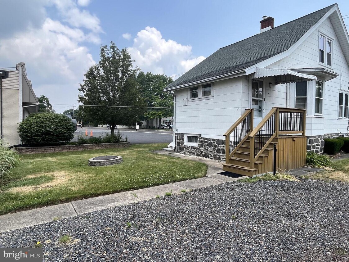 116 N Hellertown Ave, Quakertown, PA 18951 House Rental in Quakertown