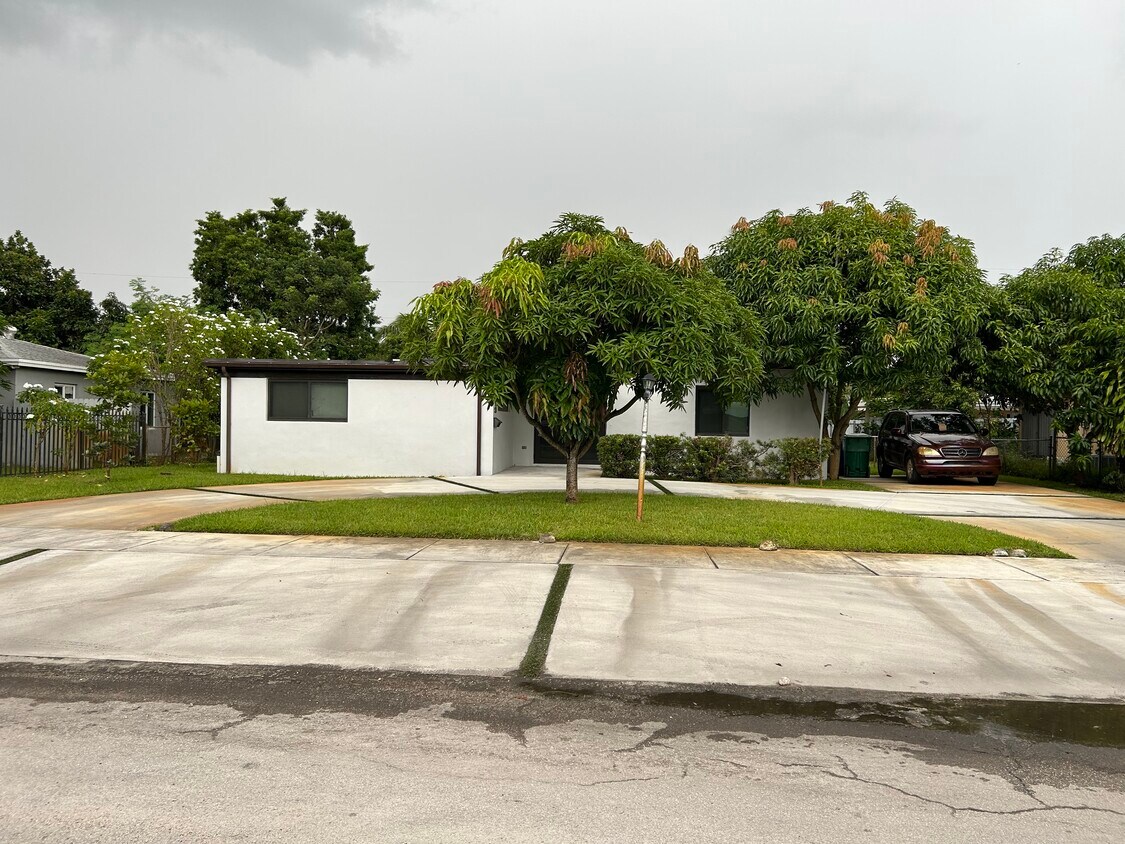 Primary Photo - 575 NW 108th St