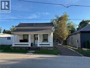 Building Photo - 135 York St