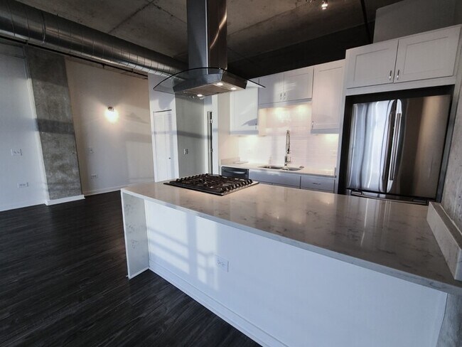 Building Photo - Extra-large modern one bedroom at the Guil...