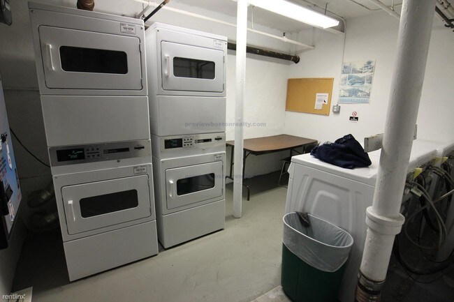 Foto del edificio - 288 Chestnut Hill Ave